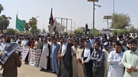 عشائر الغزالي والخميسية تتظاهر أمام مبنى الحكومة المح...