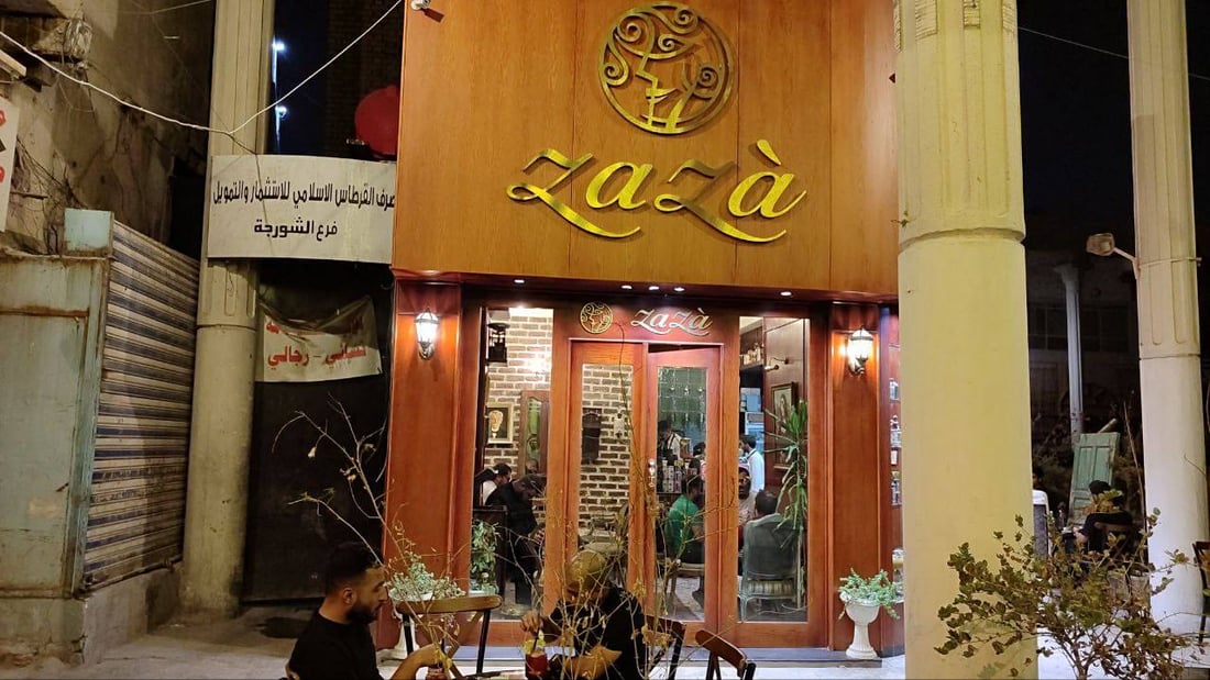 صور: لا أحد يكسر وحشة شارع الرشيد والظلمة إلا “مشمشة وZaza”