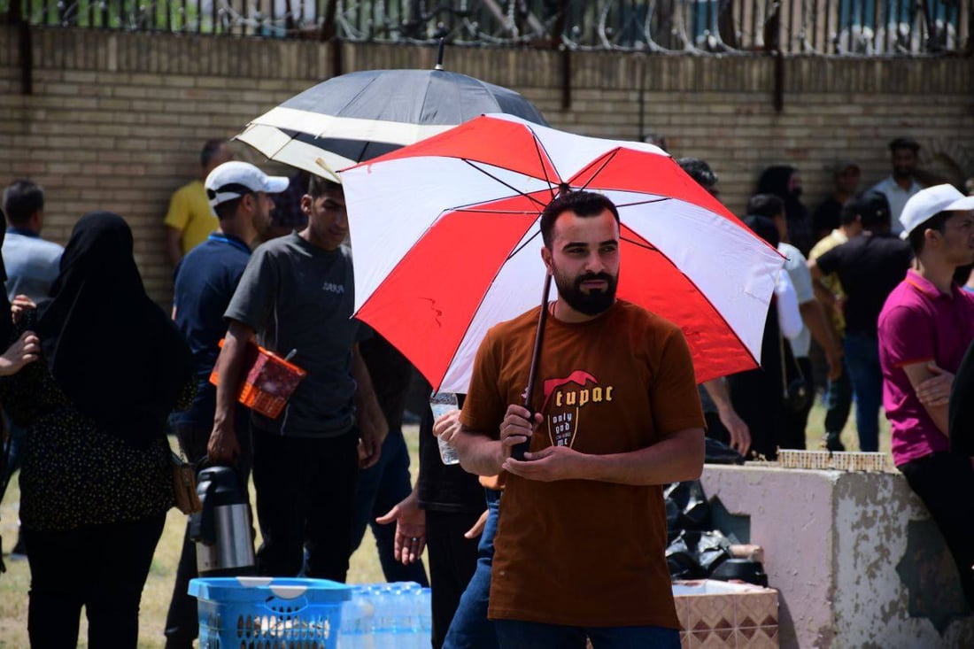 كتاب رسمي أثار غضبهم.. تظاهرة للمحاضرين المجانيين داخل المنطقة الخضراء (صور)