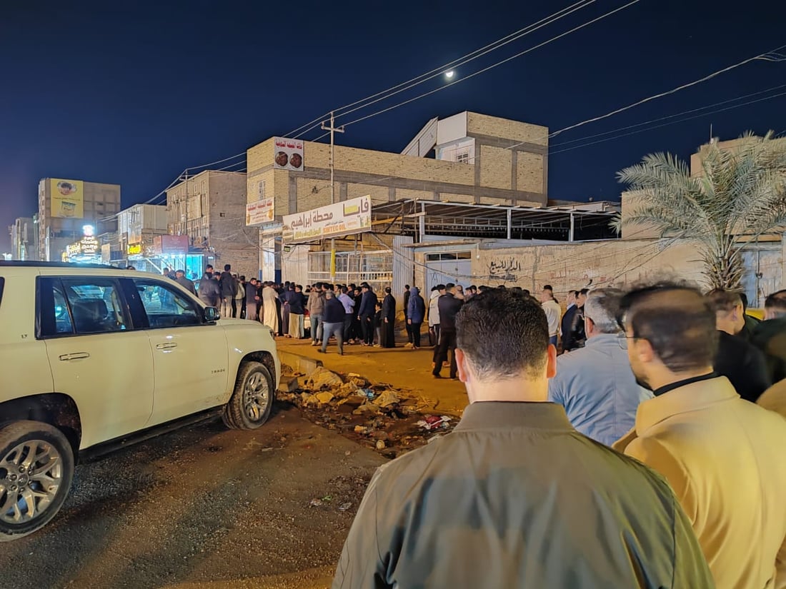 قبل الفجر.. طوابير تسابق “أصحاب التطلوعة” على مجمع سكني جديد في النجف (صور)