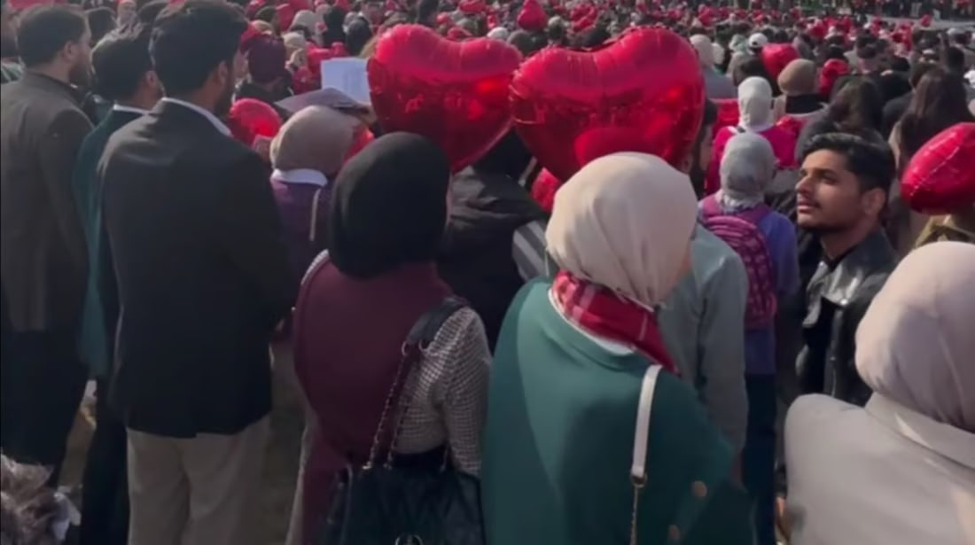 University of Nahrain students launch over 5,000 balloons to welcome the new Academic Year