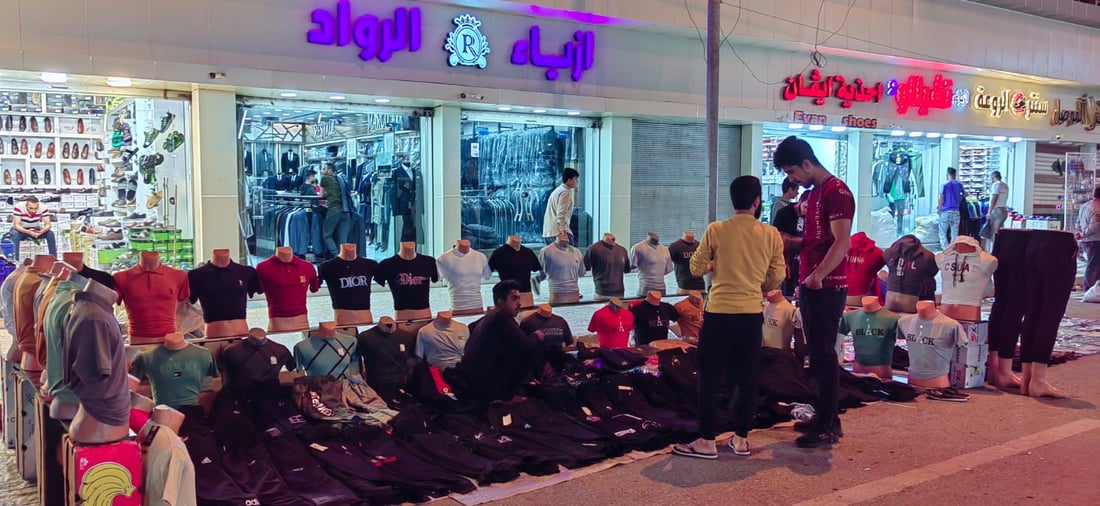 صور ليلية من “دواسة” الموصل: السكان سعداء بقطع الشارع.. الحركة سهلة والأسعار مناسبة