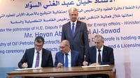 النفط توقع عقود تطوير 13 رقعة استكشافية وحقل نفطي ضمن جو...