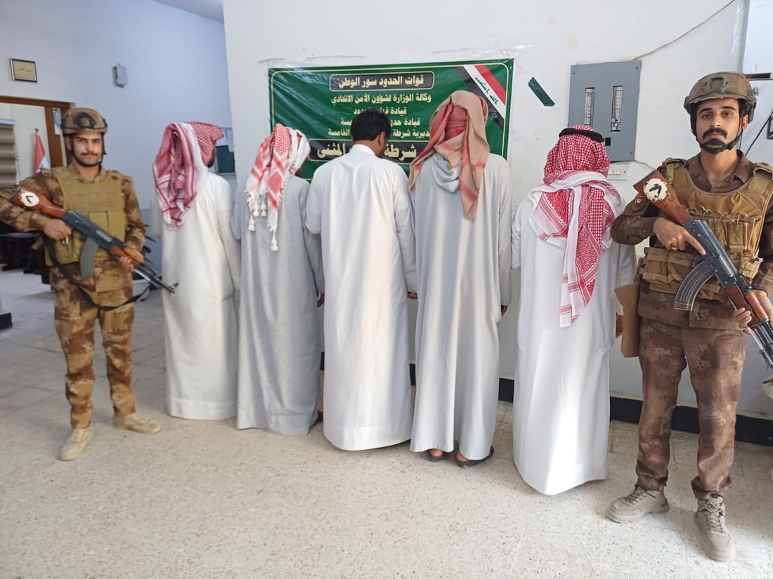 اعتقال 4 صيادين كويتيين ومرشد عراقي بحوزتهم 5 صقور في بادية المثنى