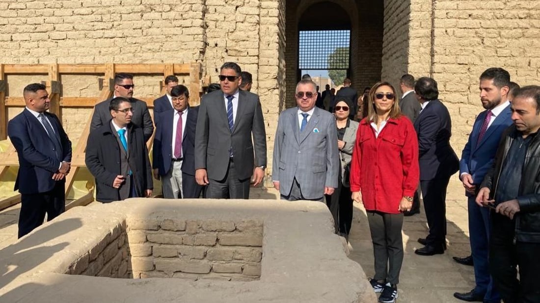 وفود مؤتمر الحضارات القديمة تزور آثار بابل (صور)