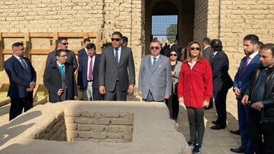 وفود مؤتمر الحضارات القديمة تزور آثار بابل (صور)