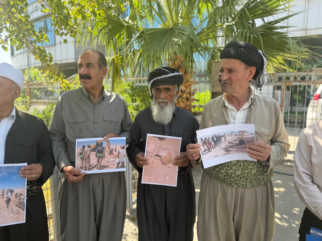 “رێز لە گۆڕى ئەنفالکراوانمان بگرن و بە شۆفڵ و حەفارە هەڵیان مەدەنەوە”