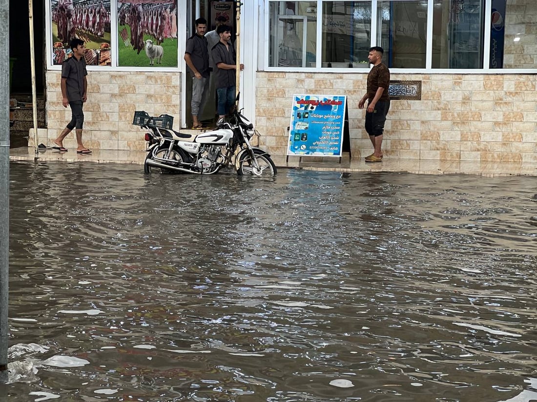 صور من داقوق الآن: الأمطار أغرقت السيارات واجتاحت المنازل وأسقطت أعمدة الكهرباء
