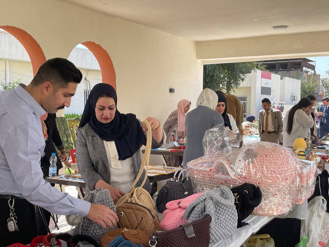 بالموناليزا وأم كلثوم.. الدفاع تفتتح بازاراً خيرياً في مقر التوجيه المعنوي (صور)