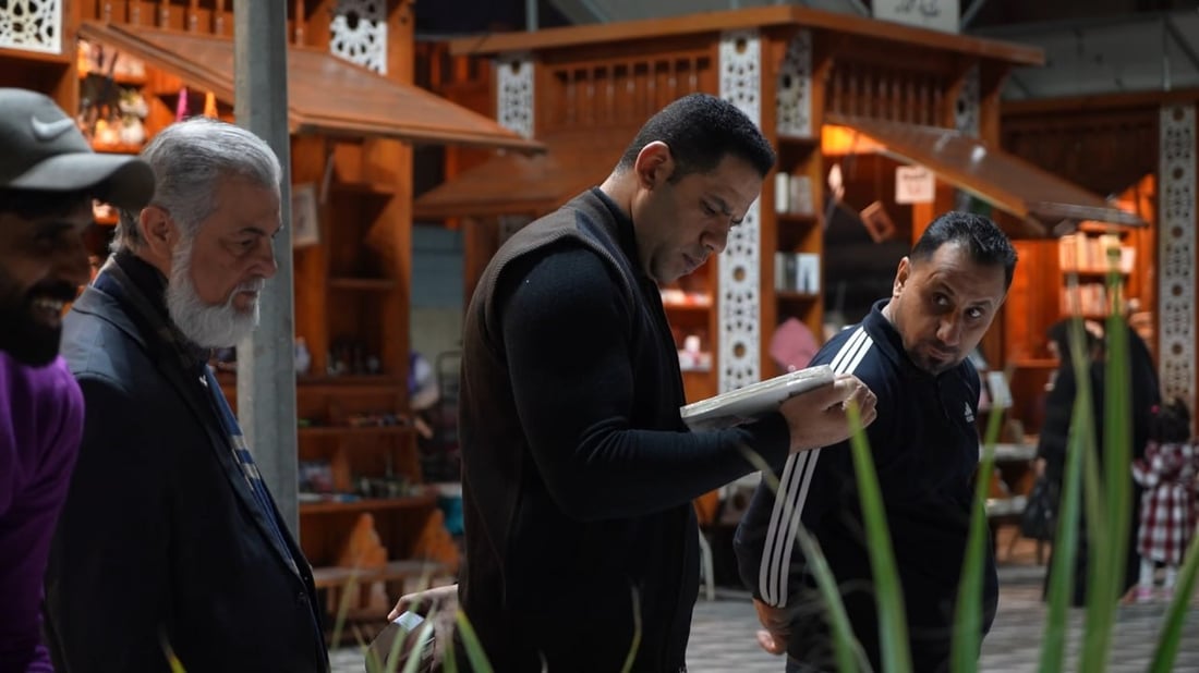 فيديو: قراء البصرة يبحثون عن طبعات قديمة لكافكا وديستوفسكي.. ومحمد خضير “حاسم”