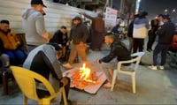 المنصور: مقهى شعبي على الرصيف.. و