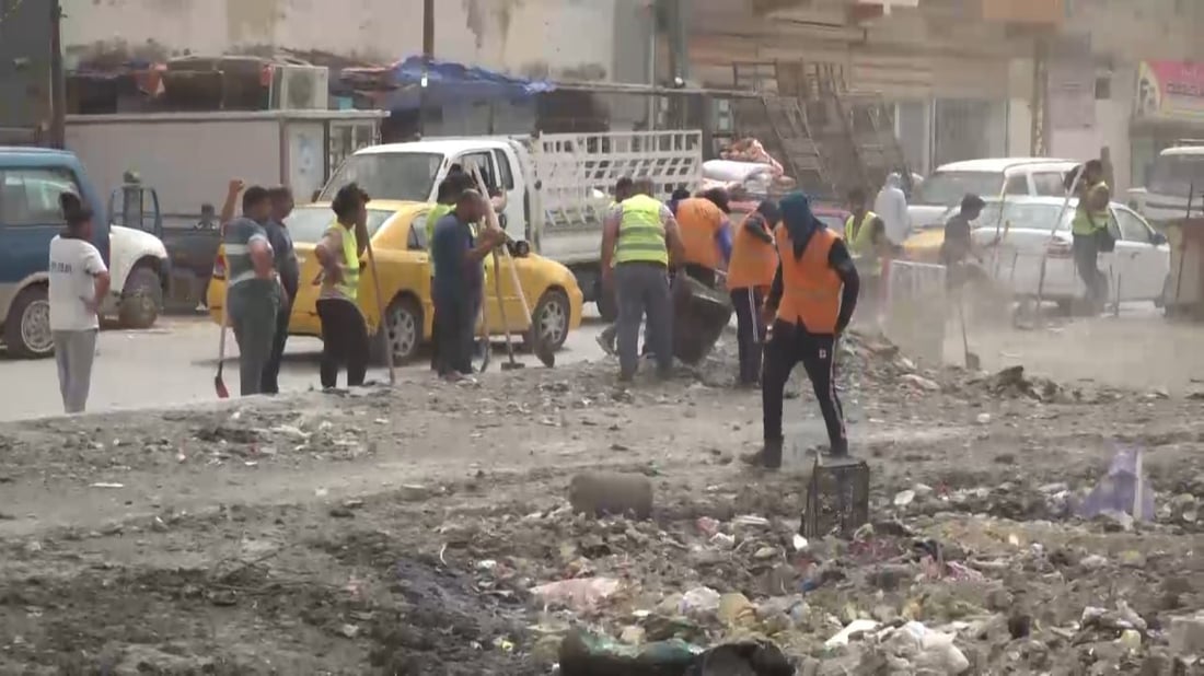 صور من الحلة.. “أسبوع نفايات” في شارع نادر ينتهي بجهود المتطوعين وآلياتهم