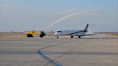 فيديو.. “تحية المياه” ترافق تحرك أول طائرة من النجف نحو إيران