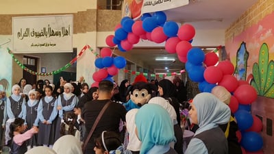 “أحسن الصفوف”.. استقبال خاص في السماوة لتلاميذ الصف الأول بالحلوى (فيديو)
