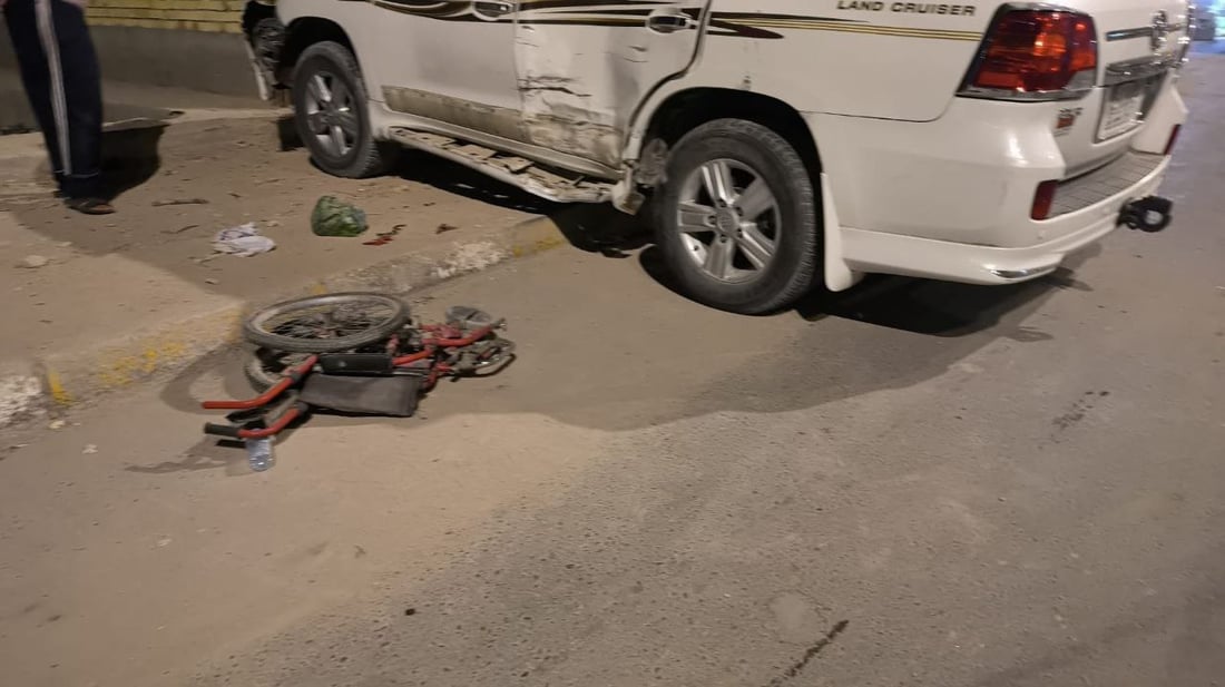 سائق “دلفري” يصطدم بـ”جكسارة” ويفقد حياته وسط الحلة (صور)