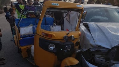 على طريق عمارة – بصرة.. “جارجر” يصدم “توك توك” ويخلف 3 مصابين