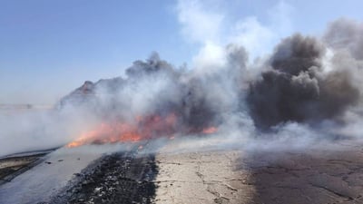 انقلاب صهريج وقود غرب الرمادي.. الدفاع المدني أخمد النيران والسائق بخير (صور)