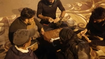 “الدومنة حاضرة بقوة”.. عقود البلديات يمضون ليالي رمضان بالاعتصام في كركوك