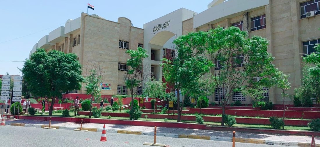 صور مدهشة من جامعة الموصل: “السبحبح” يكبر ويغطي الحدائق.. والسورية تتحمل تموز