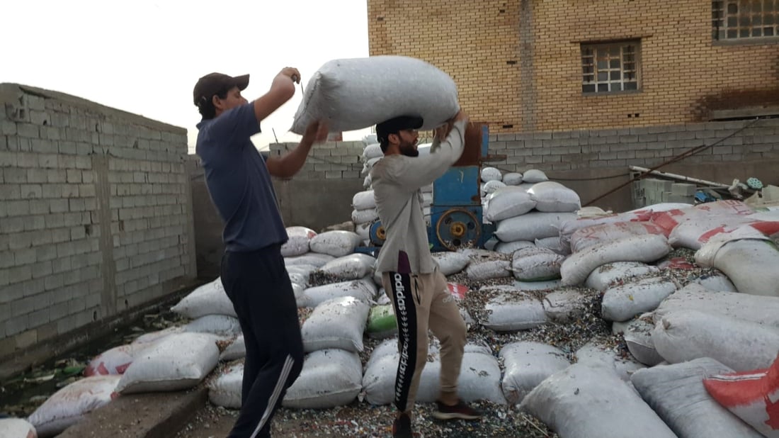 معمل صغير شمالي البصرة ينجح في تصدير منتجه إلى أربيل (صور)