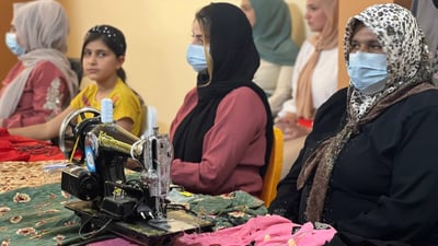 دورة بأمهر المدربات.. 33 امرأة في داقوق جاهزات لافتتاح مشاريع الخياطة (صور)