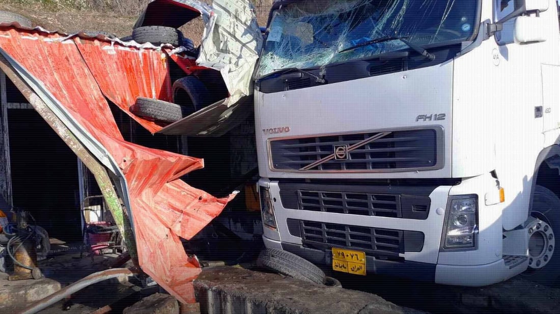 لەرێگای هامڵتۆن بارهەڵگرێک خۆى بەناو ژمارەیەک دووکاندا کرد