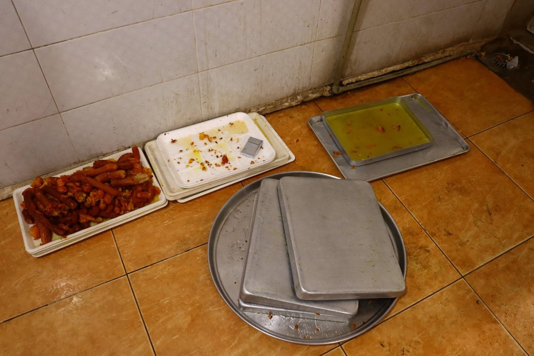 چەند خاوەن شیرینیخانە و نانەواخانەیەک سەردانی قایمقامیەتی هەولێر بکەن