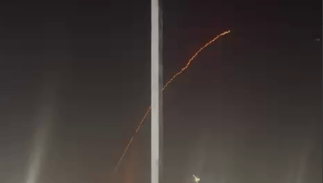 فيديو: دفاعات السفارة الأميركية تتصدى لطائرتين مسيرتين في بغداد