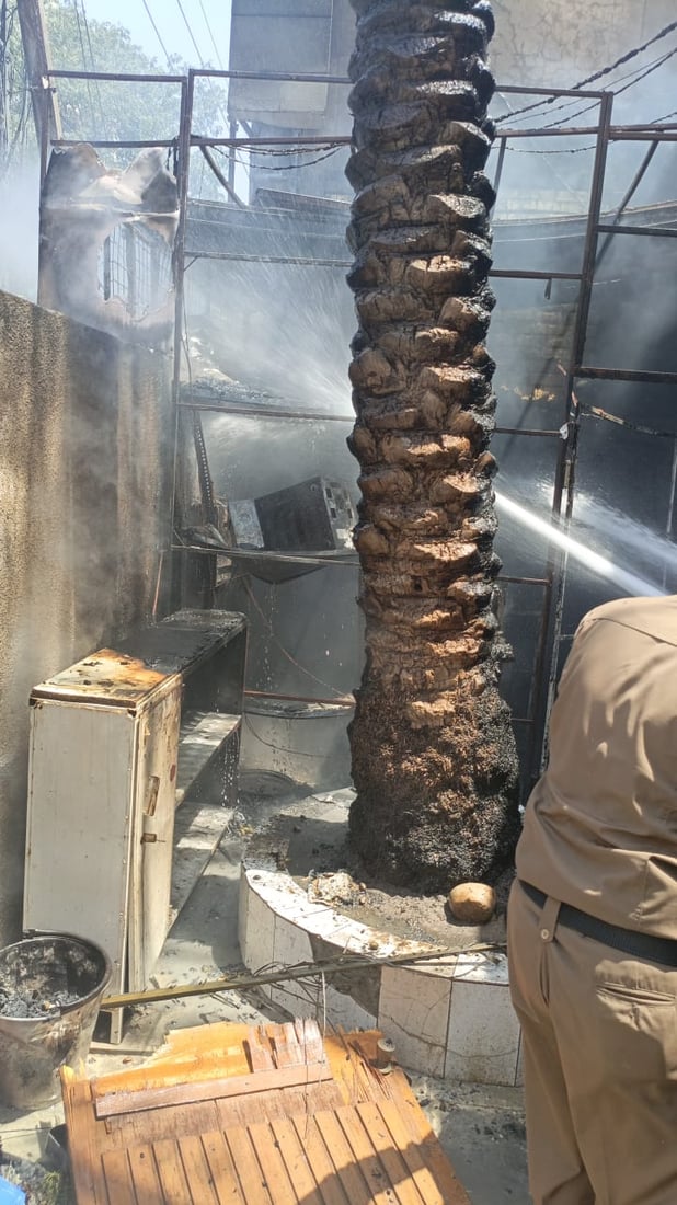 صور وفيديو: الدخان يغطي سماء الكرادة لكن تمت السيطرة على النيران