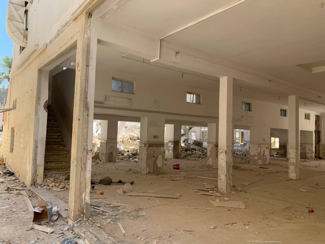 صور: شركة مقاولات تهدم جامع “الداخلية”.. متبرع تعهد بإعادة بنائه خلال 18 شهراً