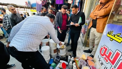 حملة لمصادرة مواد غذائية منتهية الصلاحية في قضاء المدينة