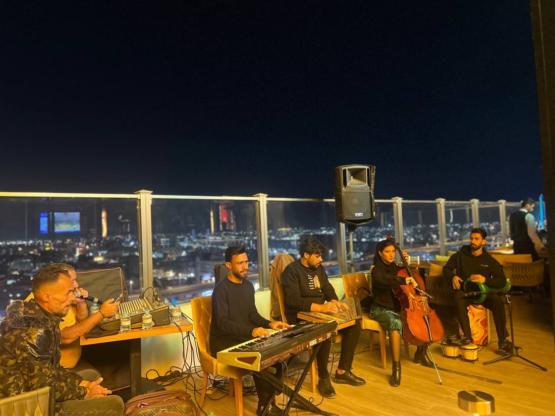 ظهروا في “يوز تالنت” فضجّت بهم البصرة.. صور من حفلة “كاست باند” في فندق موفنبيك