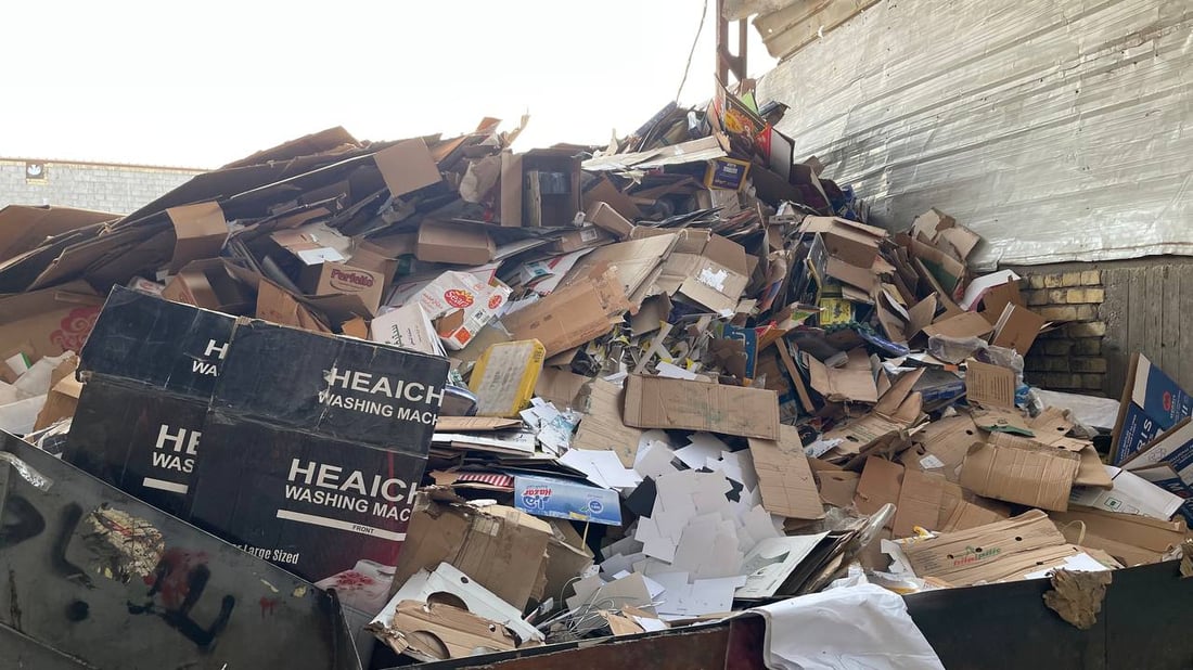 مدينة الصدر تصدّر أطنان الكارتون إلى كردستان.. صور من مكبس قطاع 1