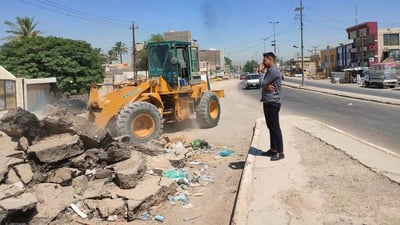 صور: مواطن يحرج دوائر الزعفرانية بافتتاح شارع مغلق.. رفع الأنقاض بـ”الشفل”