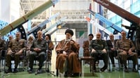 خامنئي ينشر مقطعاً فيديوياً بعد قصف إسرائيل.. 