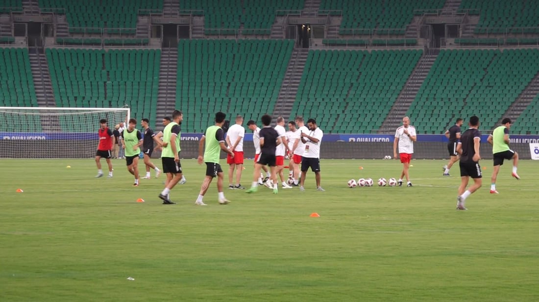 مكنزي لـ964 قبل مواجهة فيتنام: حرارة البصرة لن تمنعنا من الفوز (صور)