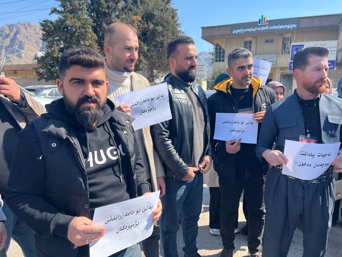 بژمێرەکانی راپەڕین لەبەردەم بەرێوەبەرایەتی ئامار گردبونەوەیان ئەنجامدا