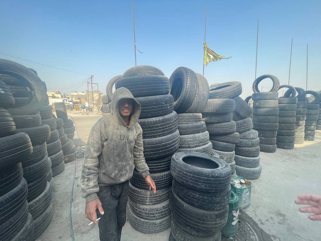 صور: أسرار سوق الإطارات في مدينة الصدر.. “البالة” أفضل من “الصيني الجديد”!