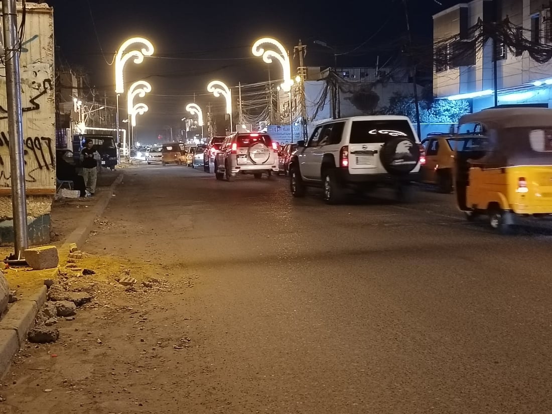 صور: مدخل الأمين “منور” بعد نصب أعمدة حديثة على جانبي شارع الجمهورية