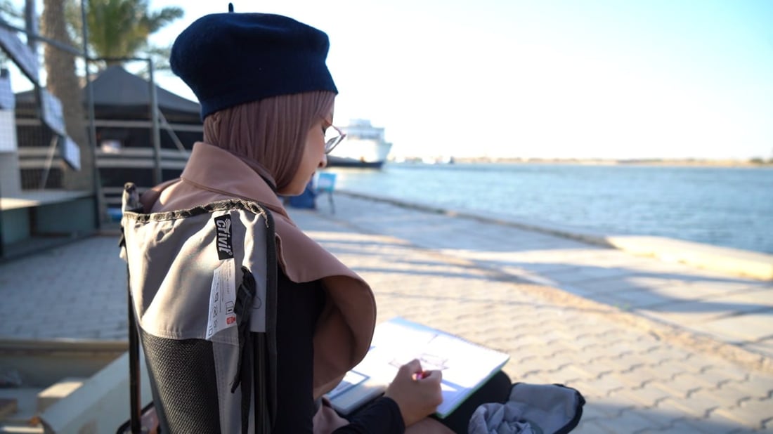 البصرة: رسامون ورسامات يوثقون رسوّ لوغوس هوب في العراق بلوحات وتخطيطات فنية (صور)