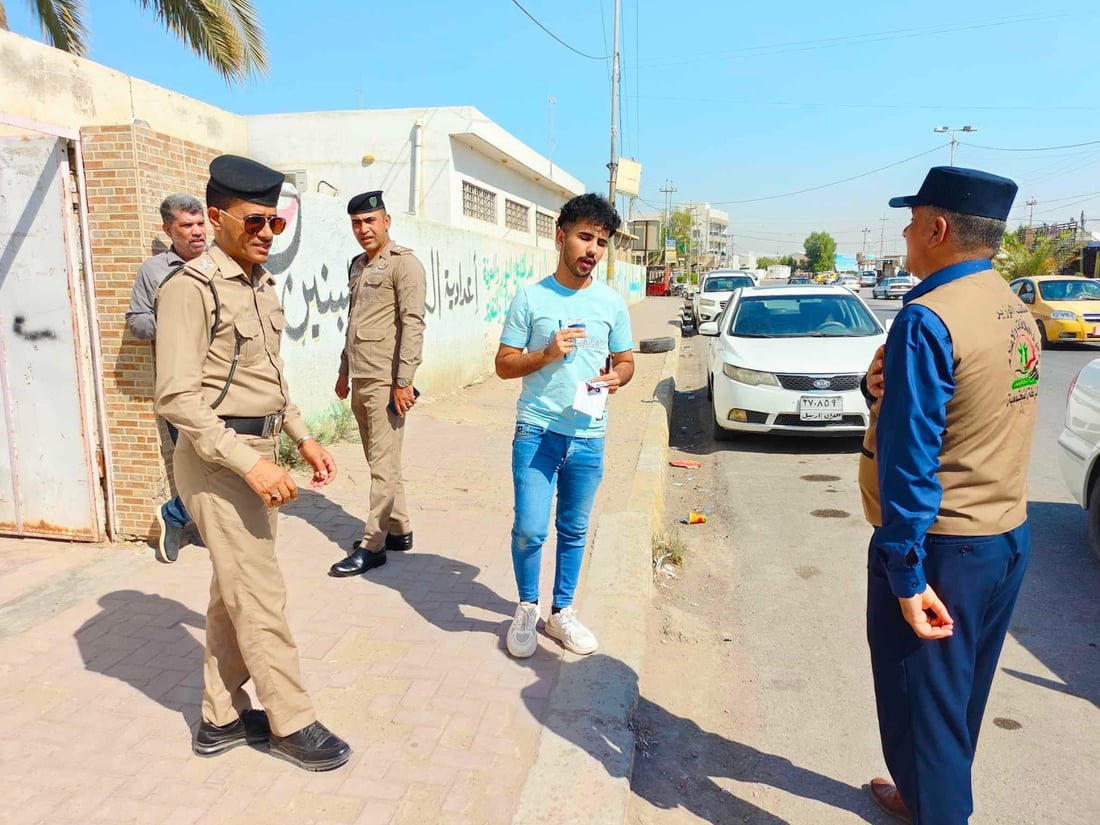 عصائر ودعم نفسي.. الشرطة المجتمعية تشارك طلبة المشخاب لحظات ما قبل الامتحان (صور)