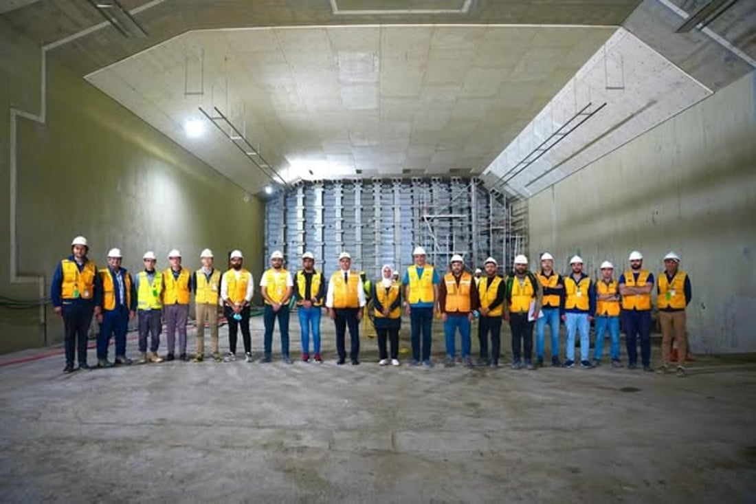 صور: تنزيل أول قطعة من النفق المغمور تحت خور الزبير