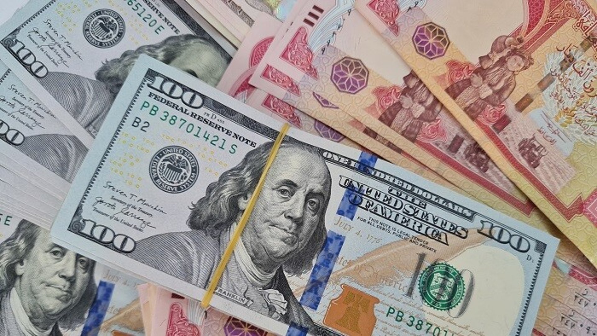 دولار العراق ينخفض قليلاً.. أسعار الصرف مع إغلاق البورصات