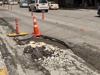 چاڵاکەی لای پاڵاس بەرد ئەپەڕێنێ