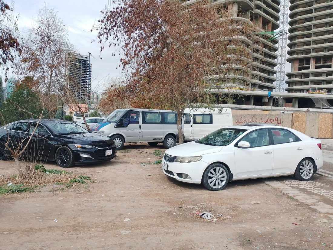 نەکەن ئۆتۆمبێل لەسەر سەوزایى و شۆستەکان رابگرن