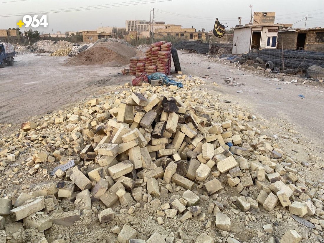 خطط البناء ارتبكت في الناصرية: قفزة “صادمة” للطابوق والحصى و”الشيش” (صور)