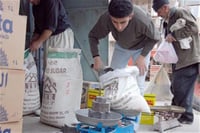 بەشەخۆراکی بەشێک لە فەرمانبەران دەبڕێت