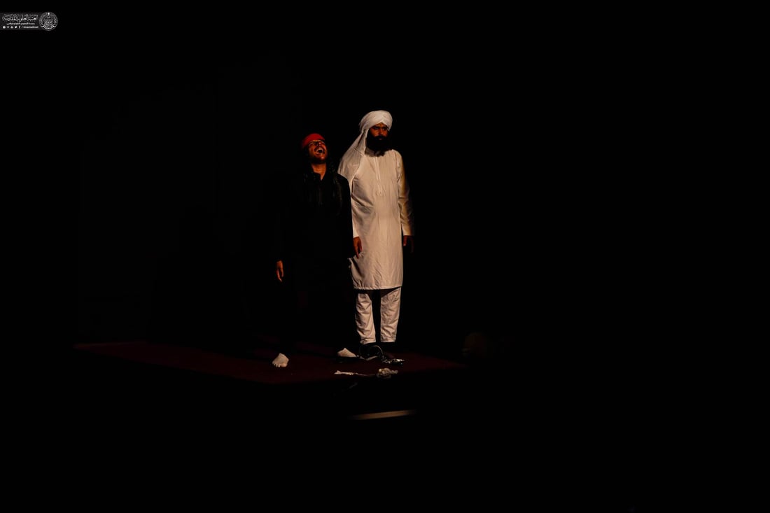 “عندما بكت الملائكة”.. العتبة العلوية تقدم عرضاً مسرحياً يحاكي واقعة كربلاء (صور)