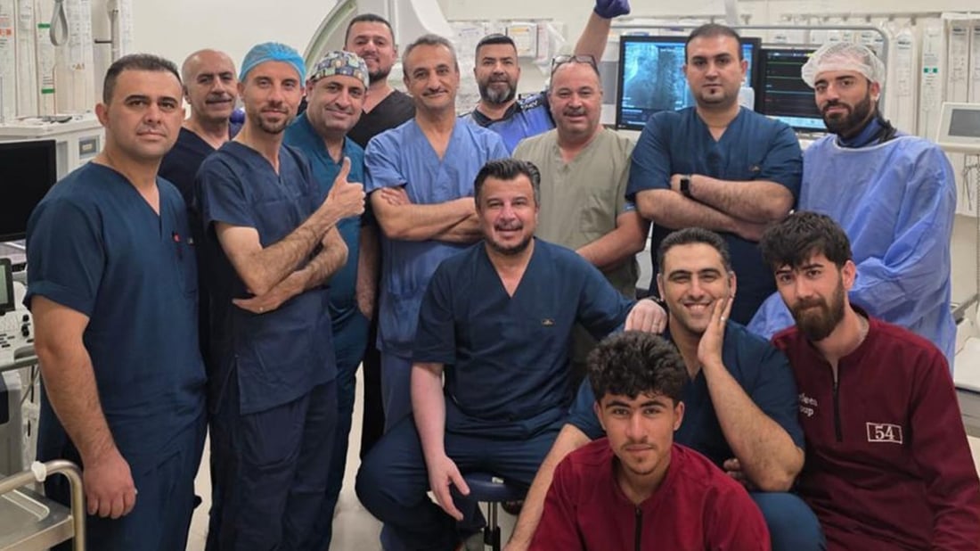 بە خۆبەخشی تیمێک کونی دڵی 43 منداڵیان داخست