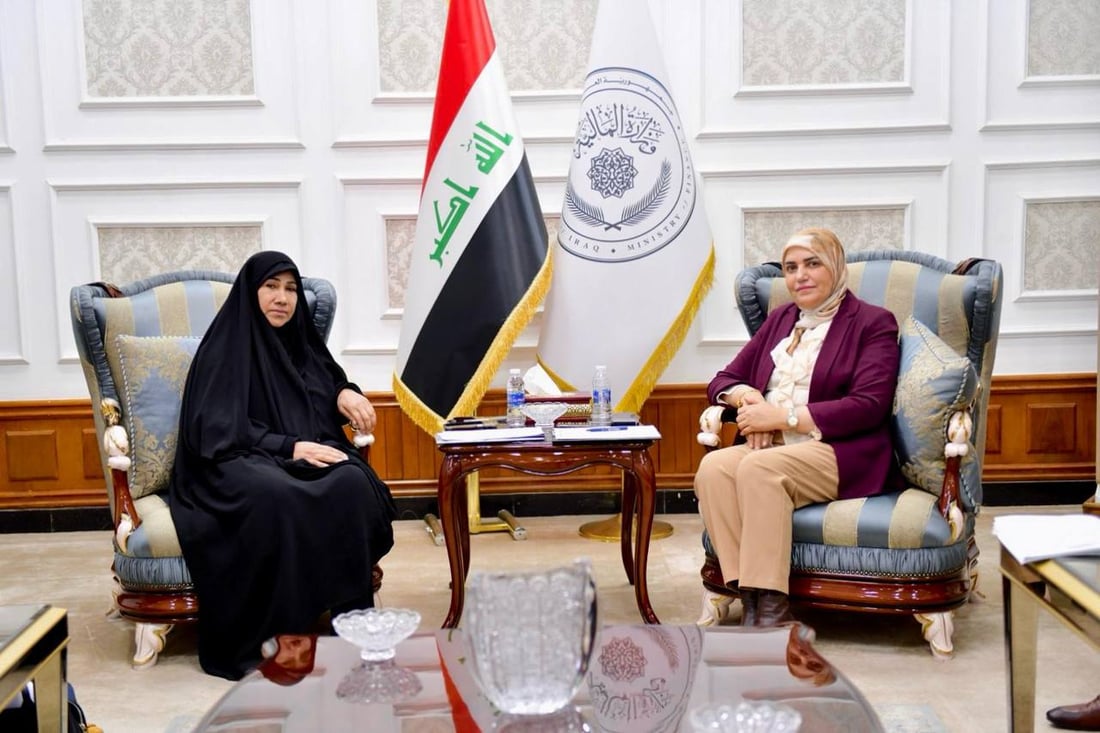 ازدحام في مكتب وزيرة المالية.. 19 نائباً يناقشون الموازنة مع طيف سامي